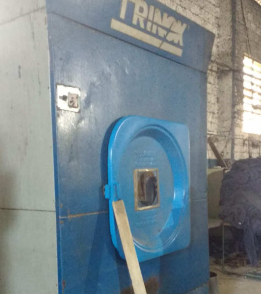  01 (uma) máquina secadora industrial trinox, cor azul, com interior100% inox, com capacidade para processar 100 kg, sistema deaquecimento a vapor, com tempo aproximado de uso de dez anos,avaliada em R$ 35.000,00 (trinta e cinco mil reais).Certificou o oficial de justiça em 18 de julho de 2018: 